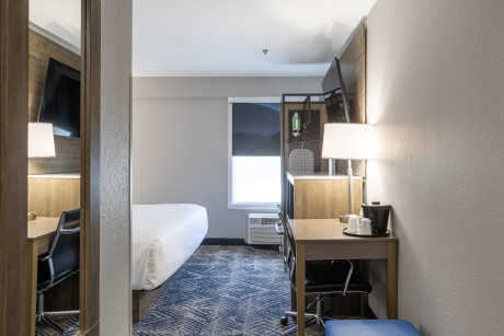 Rodeway Inn & Suites - Guest Room