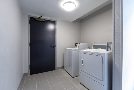 Rodeway Inn & Suites - Guest Laundry