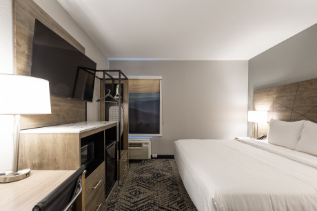 Rodeway Inn & Suites - Guest Room